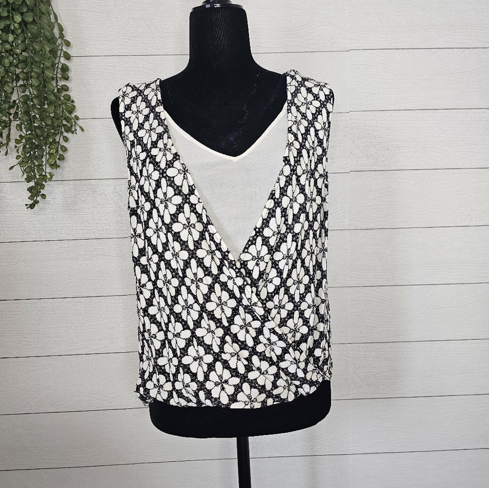 Maeve Anthropologie Coralie Black White Floral Lace Surplice Top Blouse Size 10